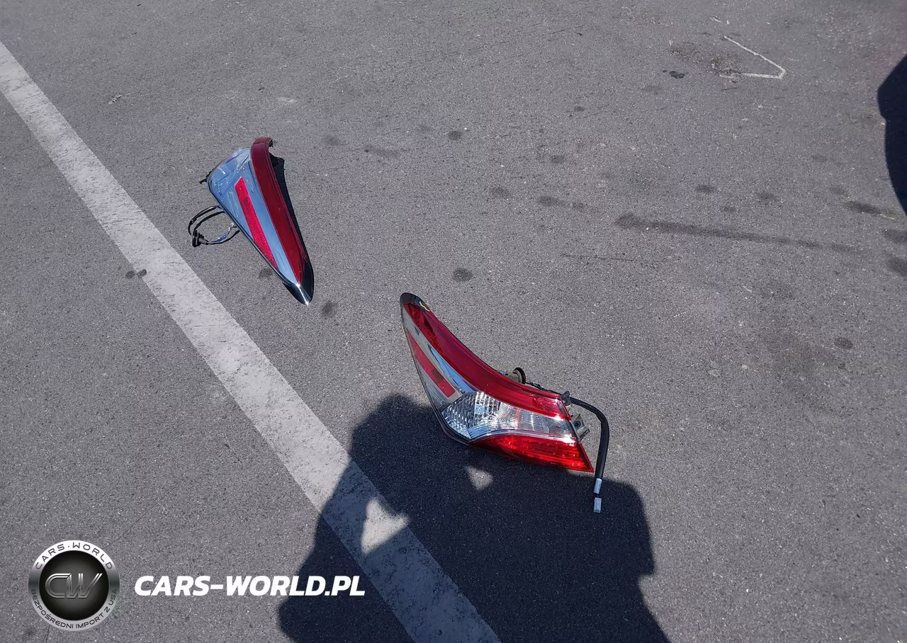 2018 Toyota Camry Hybrid Le VIN:4T1B31HK2JU003547 - 12