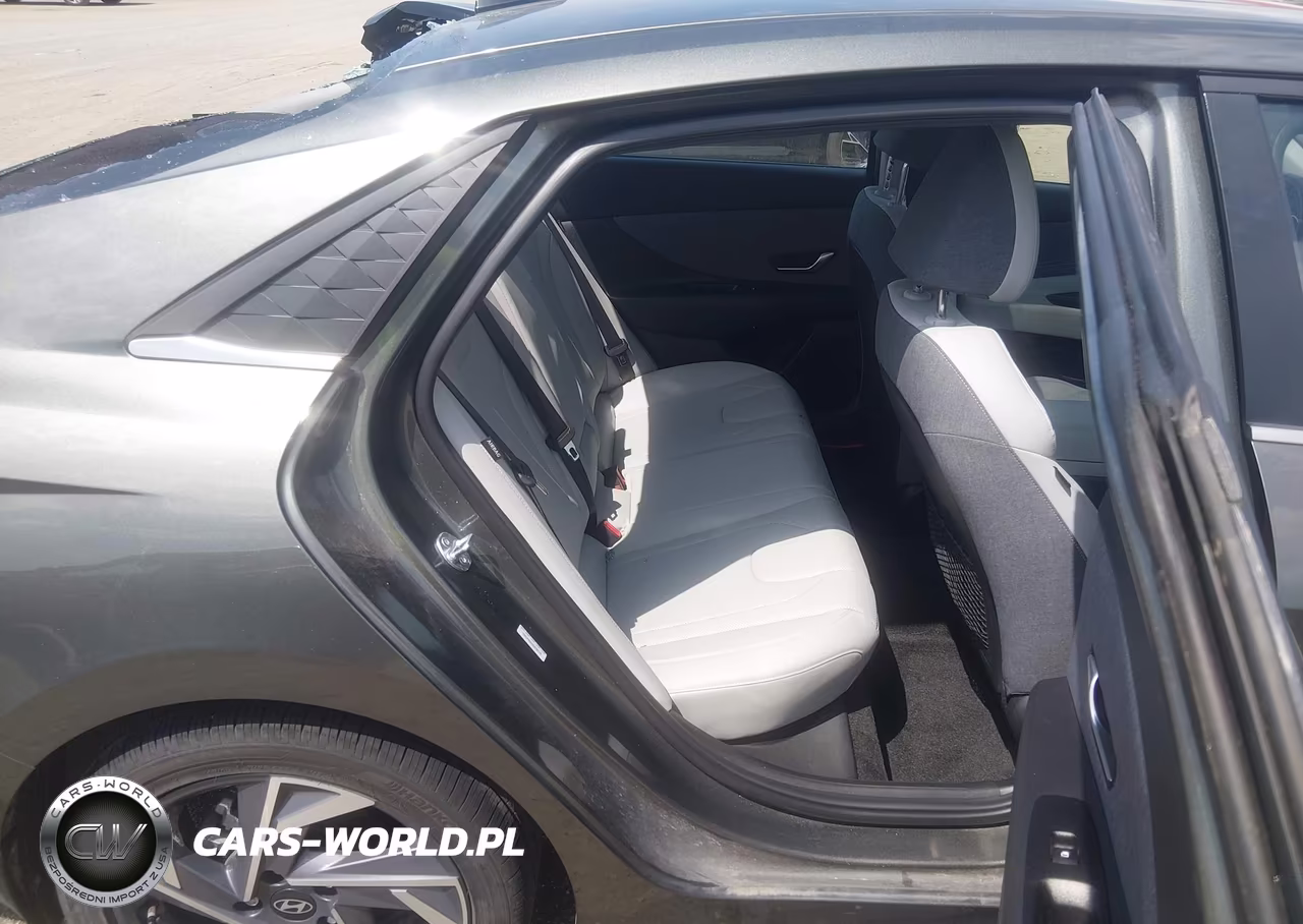 2025 Hyundai Elantra Limited VIN:KMHLP4DG9SU038745 - 8
