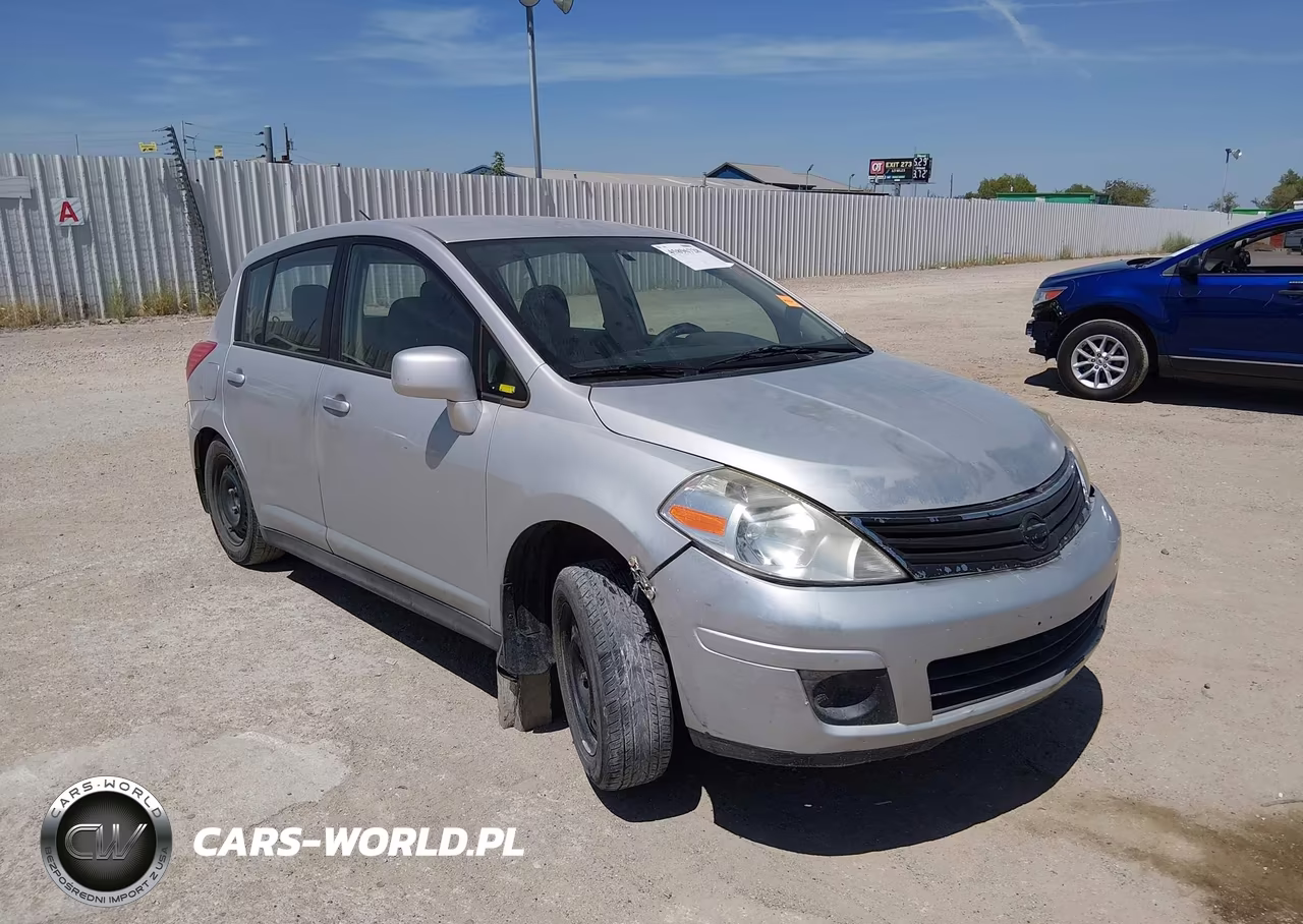 2012 Nissan Versa 1.8 S – zdjęcie 1 z 11