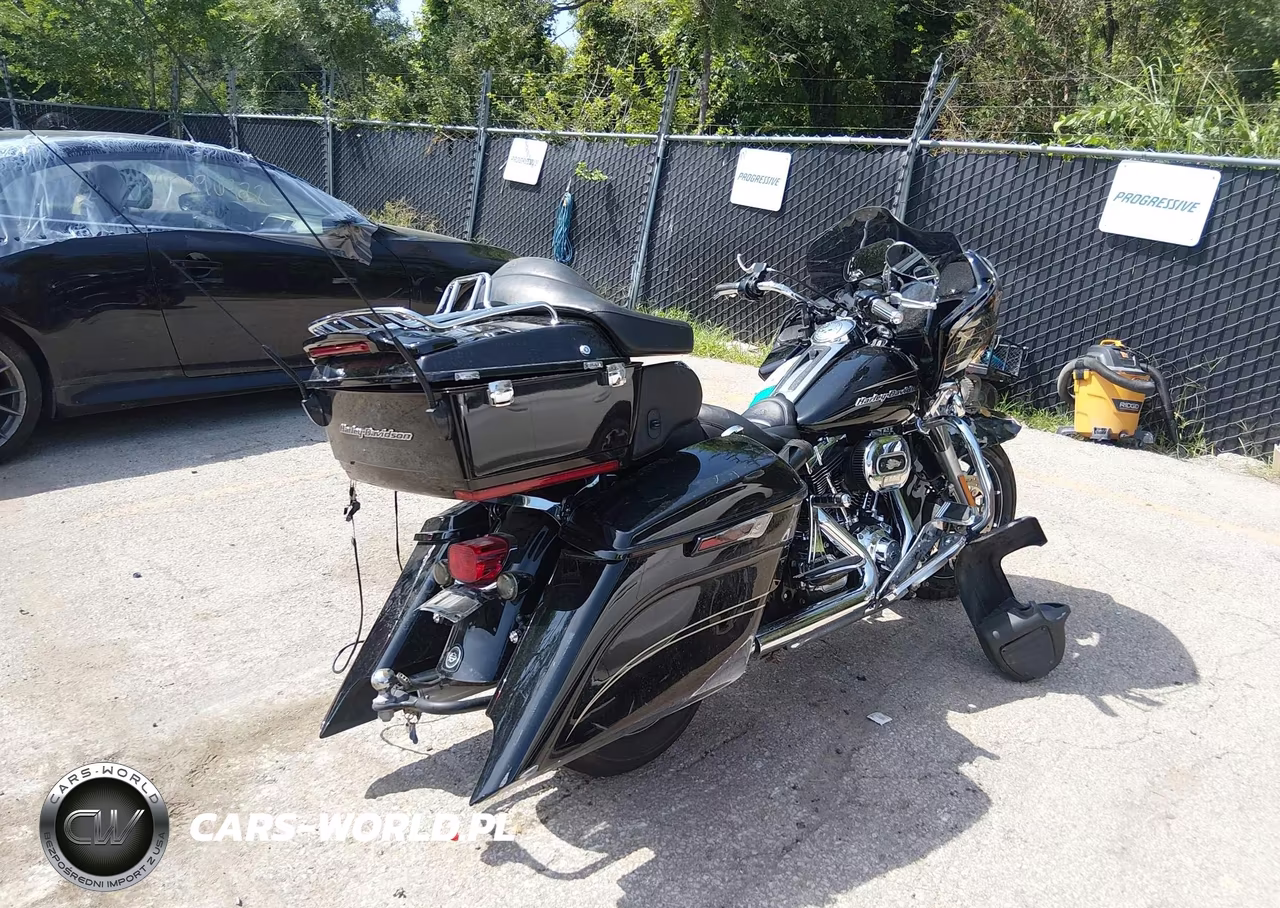 2012 Harley-Davidson Fltru Road Glide Ultra VIN:1HD1KGM1XCB673802 - 4