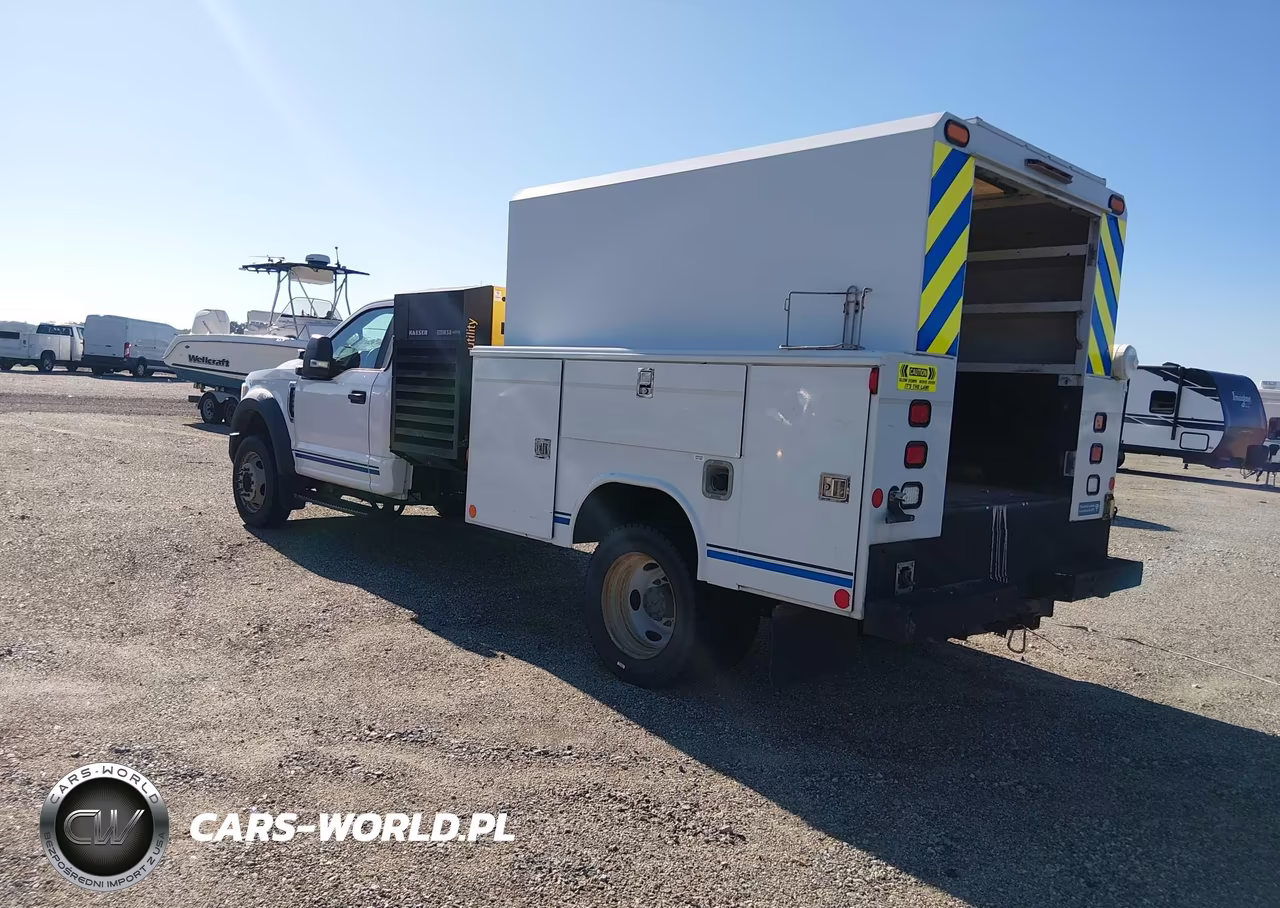 2017 Ford F-450 Chassis Xl VIN:1FDUF4GY8HEB22926 - 3