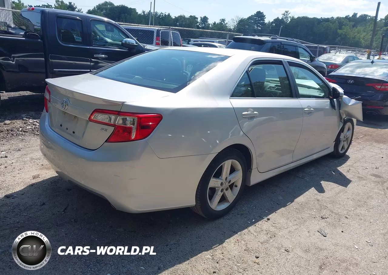 2013 Toyota Camry Se VIN:4T1BF1FKXDU267646 - 4