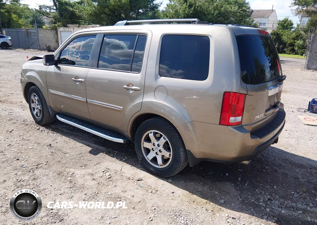 2010 Honda Pilot Touring VIN:5FNYF4H80AB007813 - 3