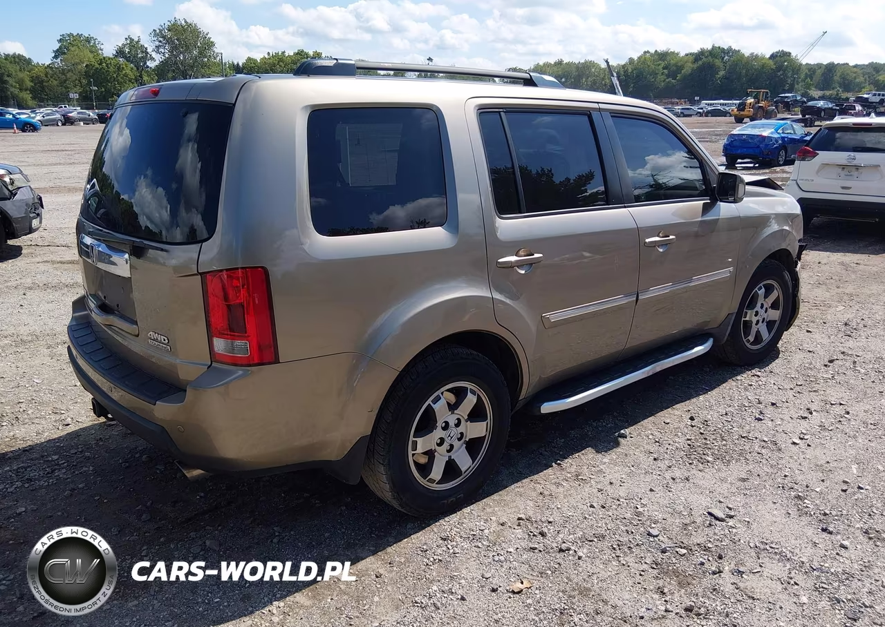 2010 Honda Pilot Touring VIN:5FNYF4H80AB007813 - 4
