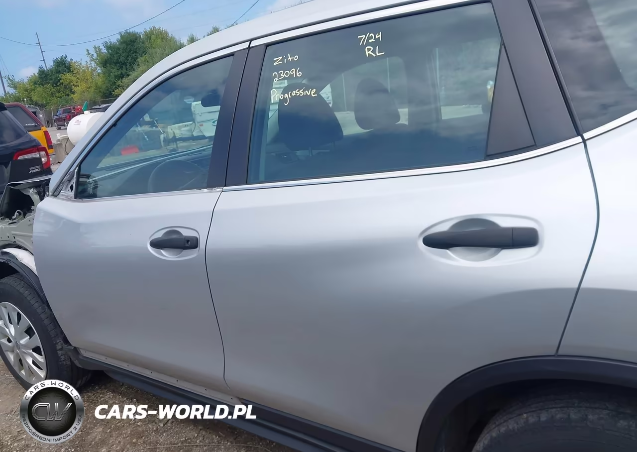 2019 Nissan Rogue S VIN:5N1AT2MV7KC748271 - 15