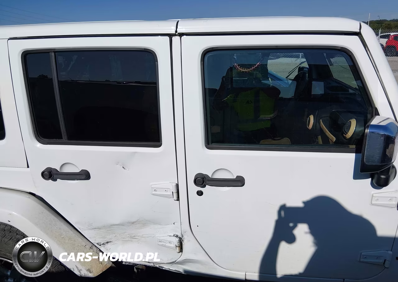 2015 Jeep Wrangler Unlimited Sahara VIN:1C4BJWEG0FL674753 - 13