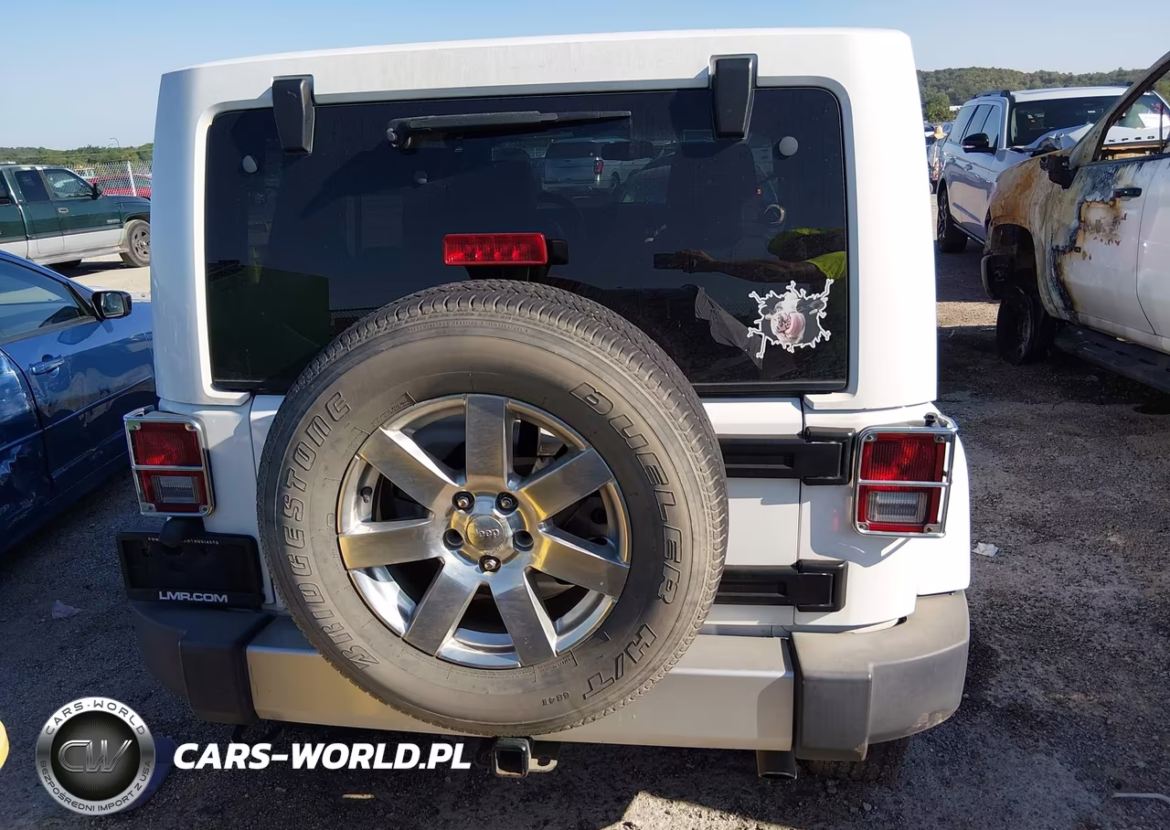 2015 Jeep Wrangler Unlimited Sahara VIN:1C4BJWEG0FL674753 - 16