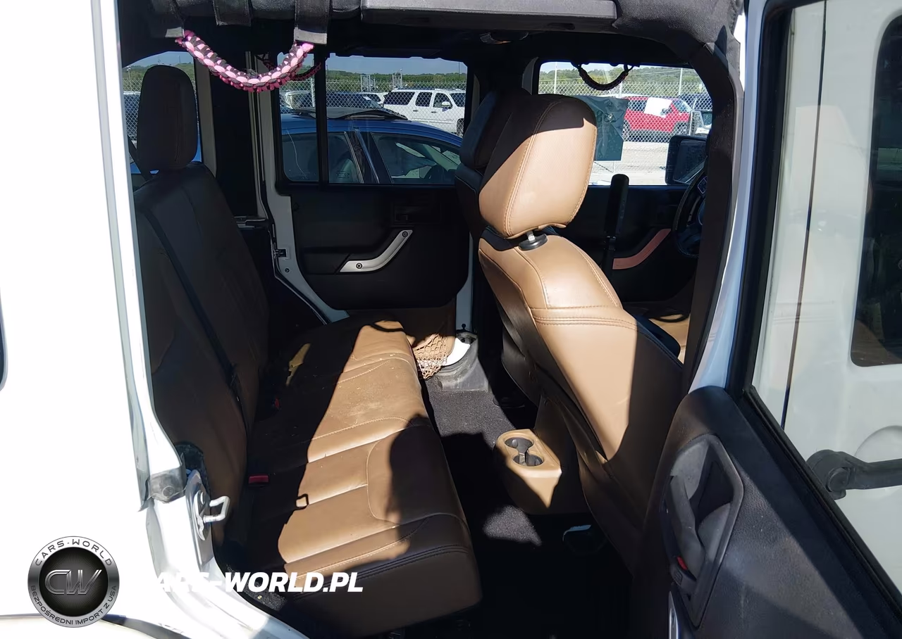 2015 Jeep Wrangler Unlimited Sahara VIN:1C4BJWEG0FL674753 - 8