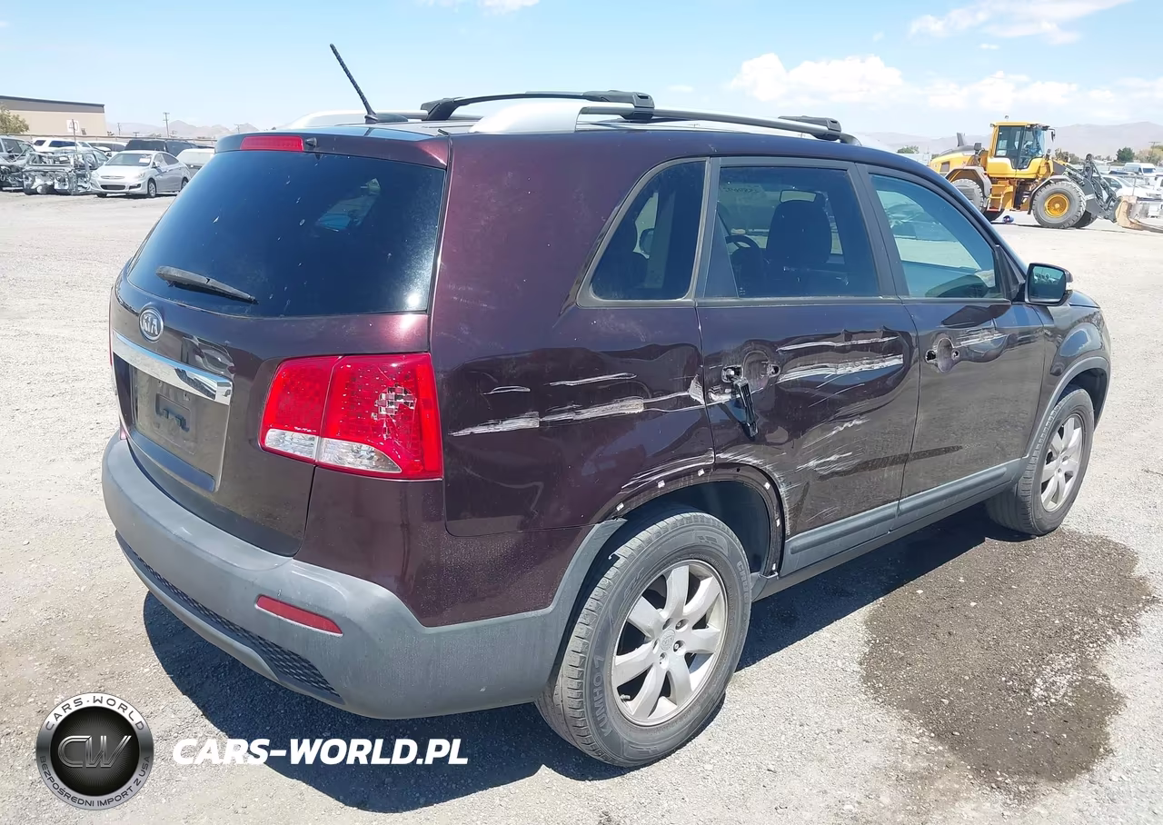 2011 Kia Sorento Lx V6 VIN:5XYKT4A26BG164969 - 4