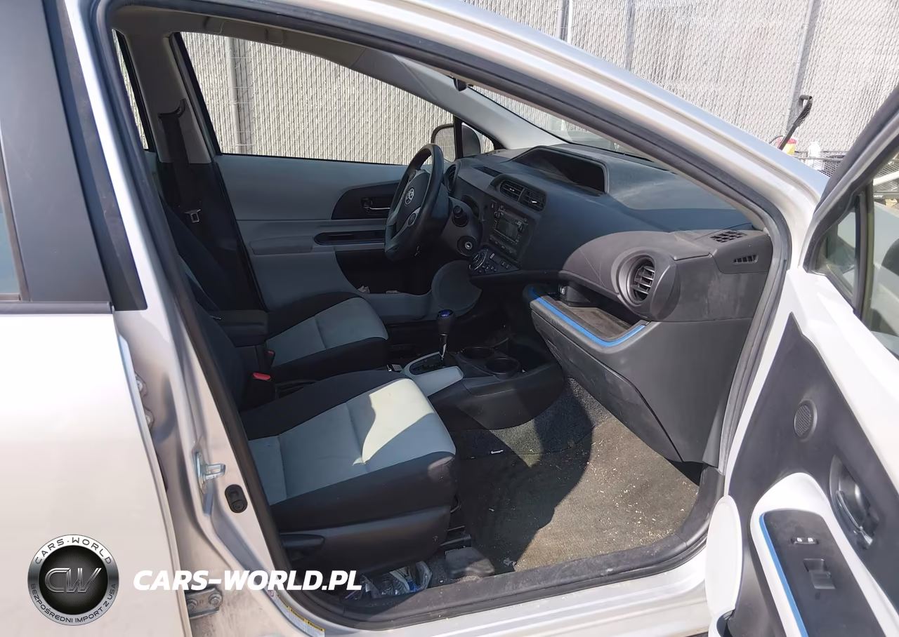 2013 Toyota Prius C Two VIN:JTDKDTB34D1532664 - 5
