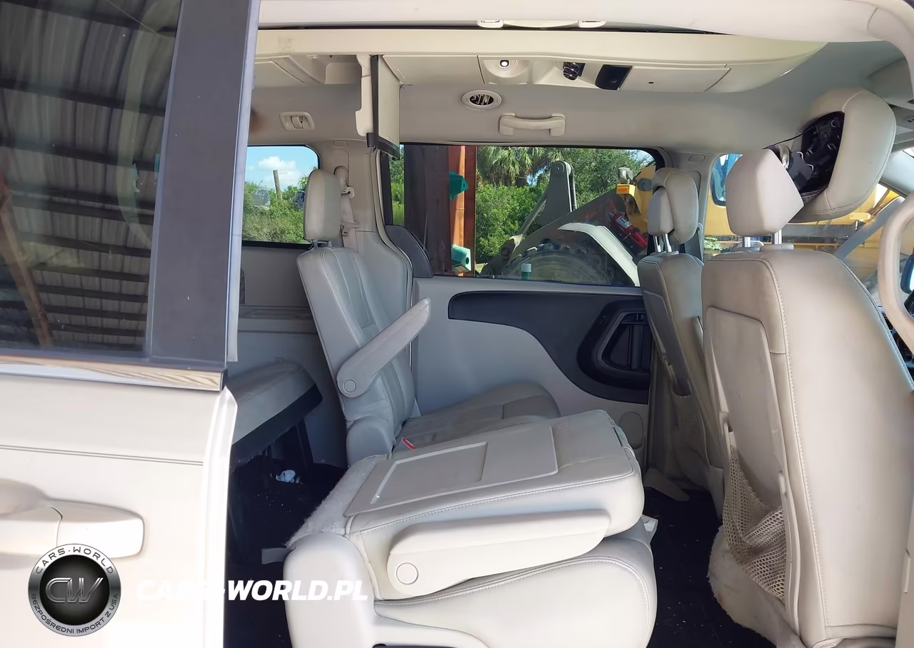 2013 Chrysler Town & Country Touring VIN:2C4RC1BG4DR737499 - 8