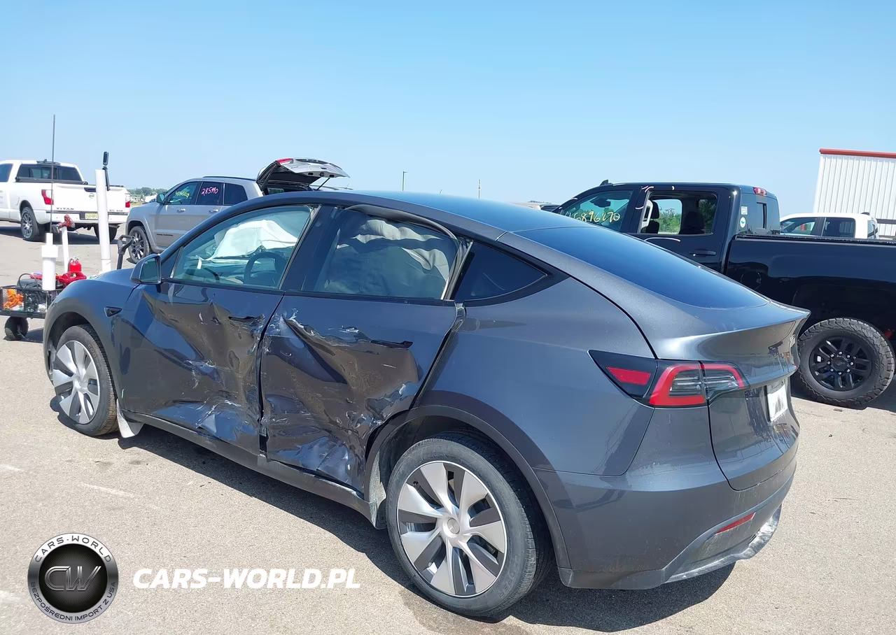 2023 Tesla Model Y Awd-Long Range Dual Motor All-Wheel Drive VIN:7SAYGDEE1PA032302 - 3