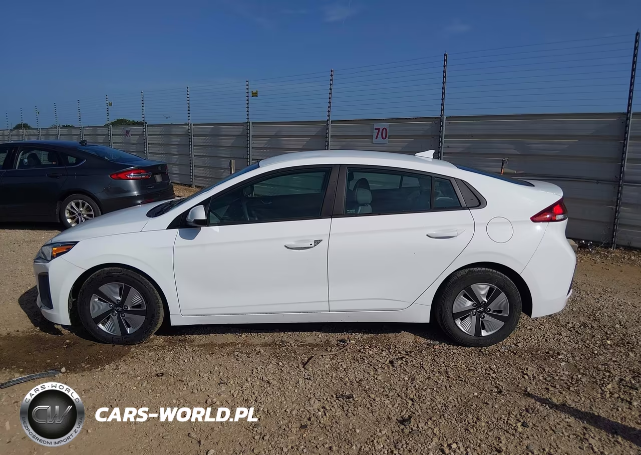 2021 Hyundai Ioniq Hybrid Blue VIN:KMHC65LC6MU247774 - 17