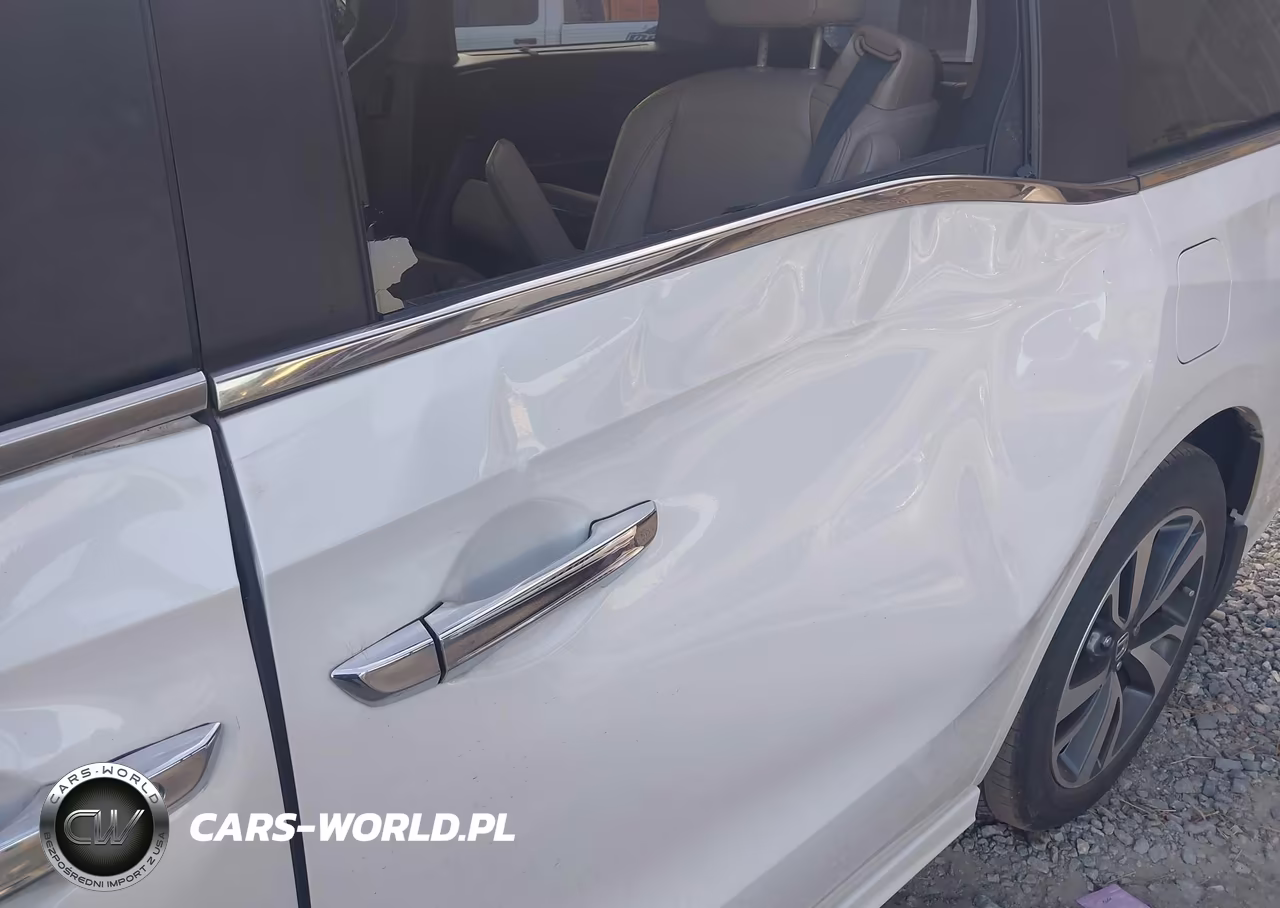 2021 Honda Odyssey Touring VIN:5FNRL6H83MB042312 - 17