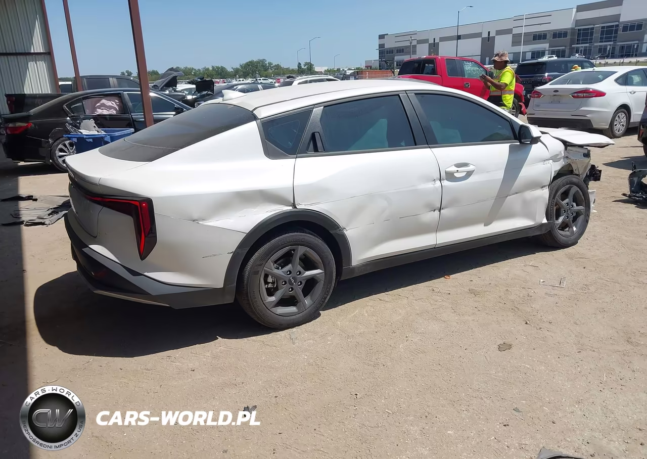 2026 Kia K4 Lxs VIN:3KPFT4DE5TE306010 - 4