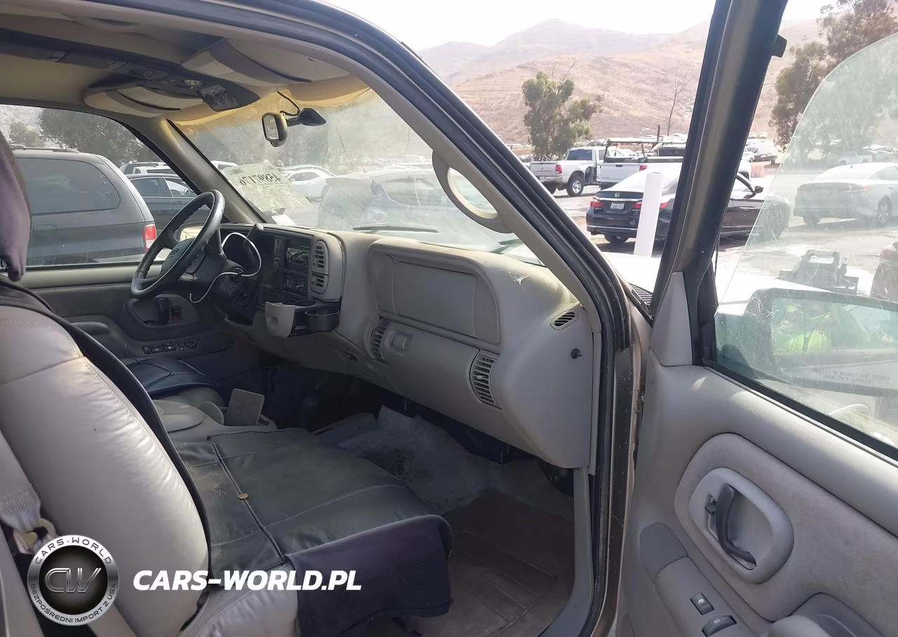 1998 Chevrolet Suburban 1500 VIN:1GNFK16R9WJ332061 - 5