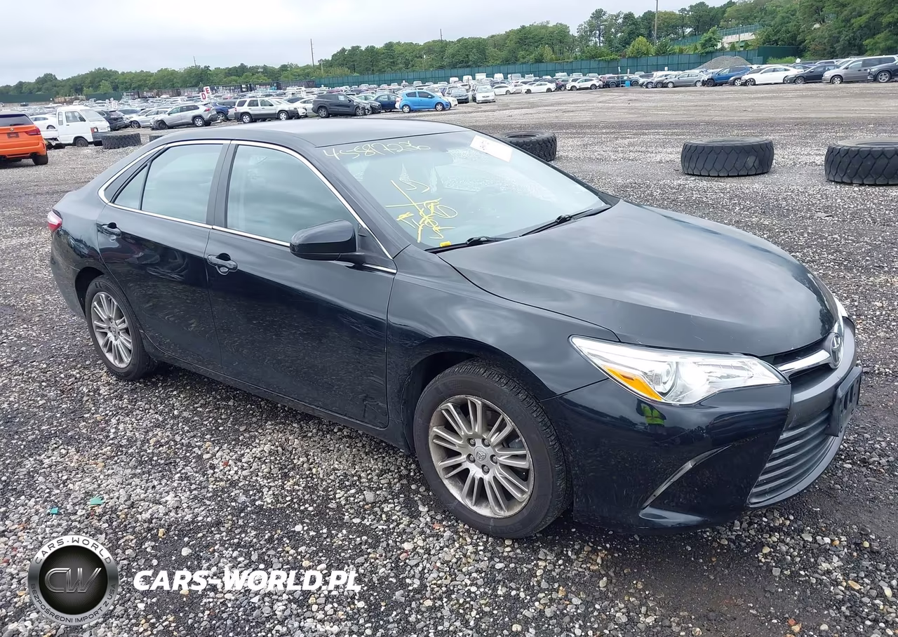 2015 Toyota Camry Le – zdjęcie 1 z 17