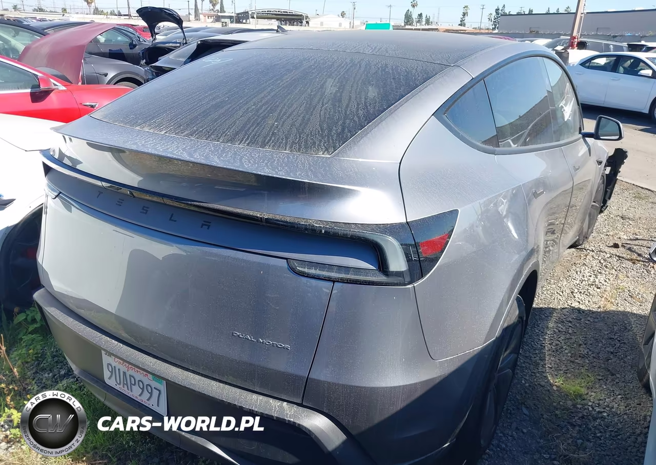 2026 Tesla Model Y All-Wheel Drive-Long Range Launch Series-Premium All-Wheel Drive VIN:7SAYGDEE7TF365472 - 4