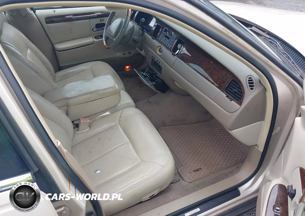 2001 Lincoln Town Car Cartier VIN:1LNHM83W71Y633468 - 5