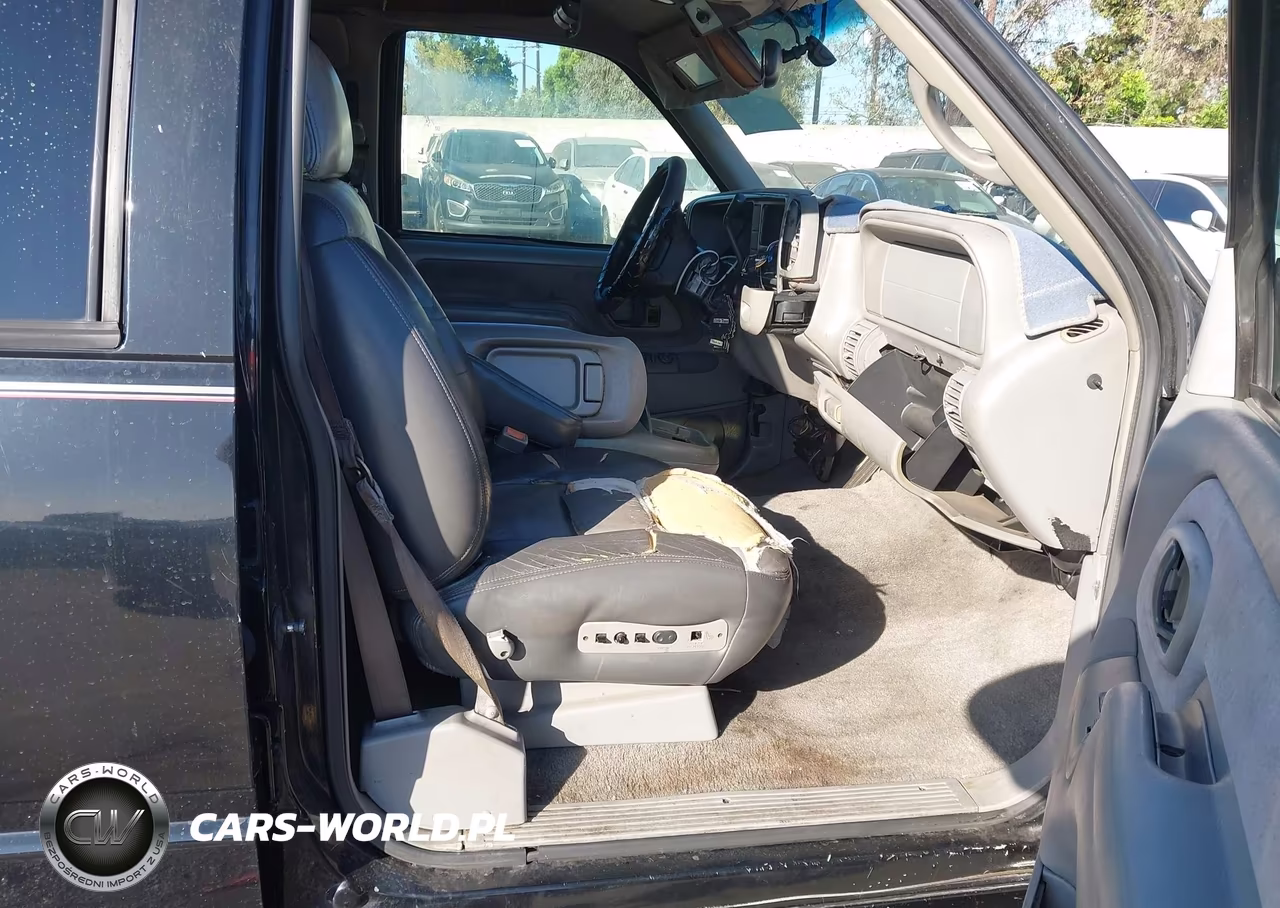 2000 Chevrolet Tahoe Limited VIN:1GNEC13R1YR157869 - 5