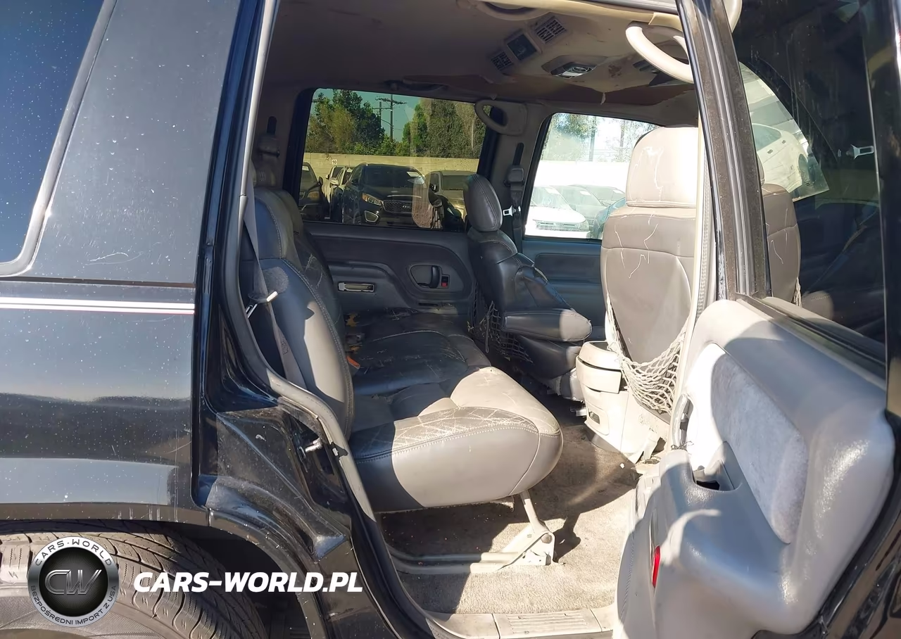 2000 Chevrolet Tahoe Limited VIN:1GNEC13R1YR157869 - 8