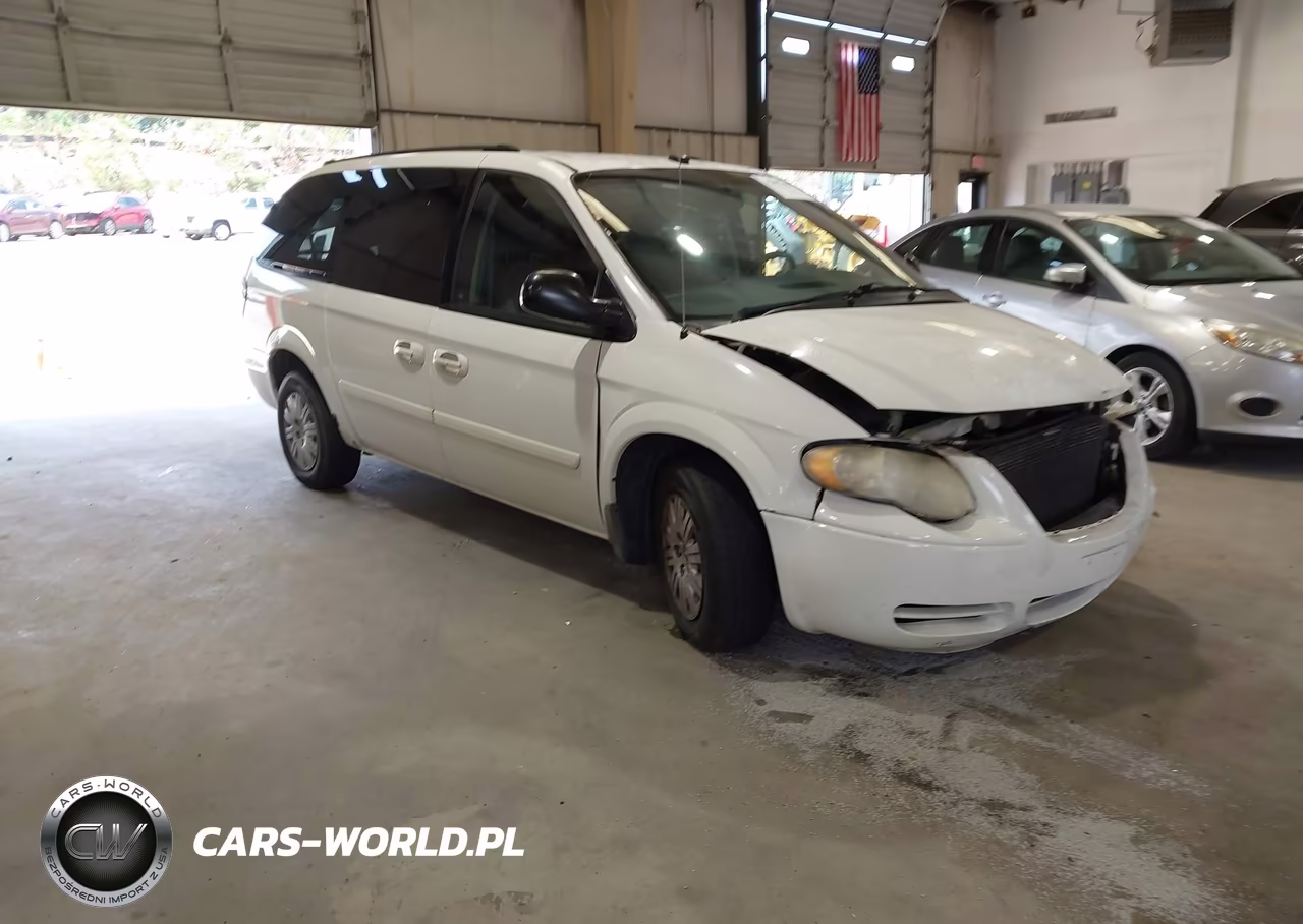 2005 Chrysler Town & Country Lx