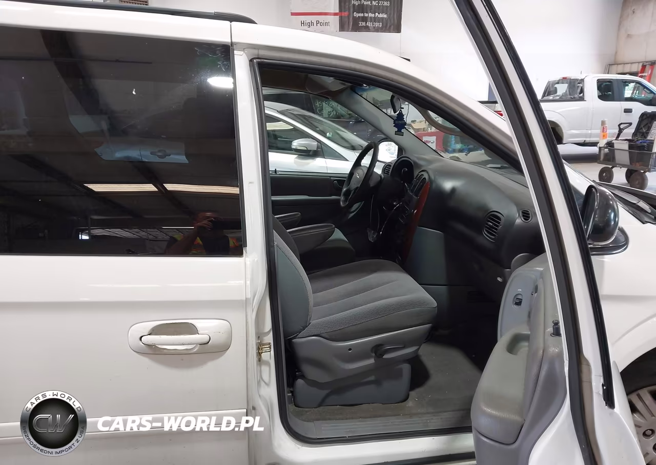 2005 Chrysler Town & Country Lx VIN:2C4GP44R55R519133 - 5