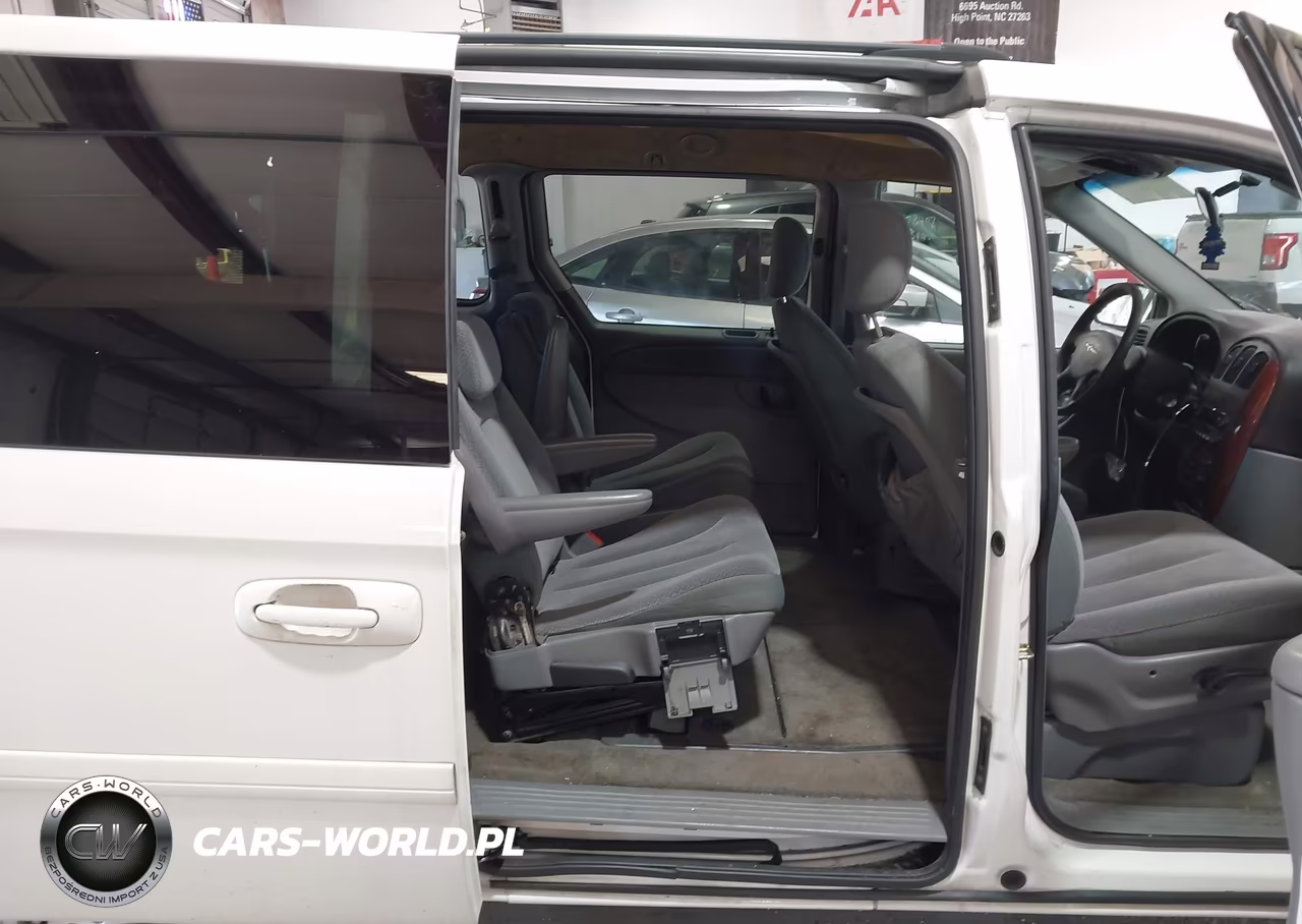 2005 Chrysler Town & Country Lx VIN:2C4GP44R55R519133 - 8