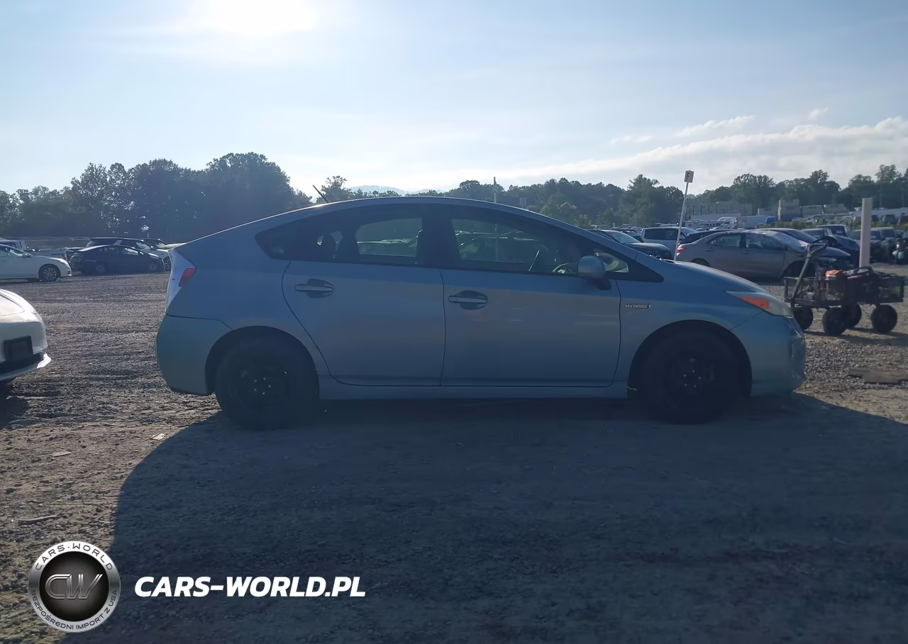 2013 Toyota Prius Four VIN:JTDKN3DU5D1667557 - 13