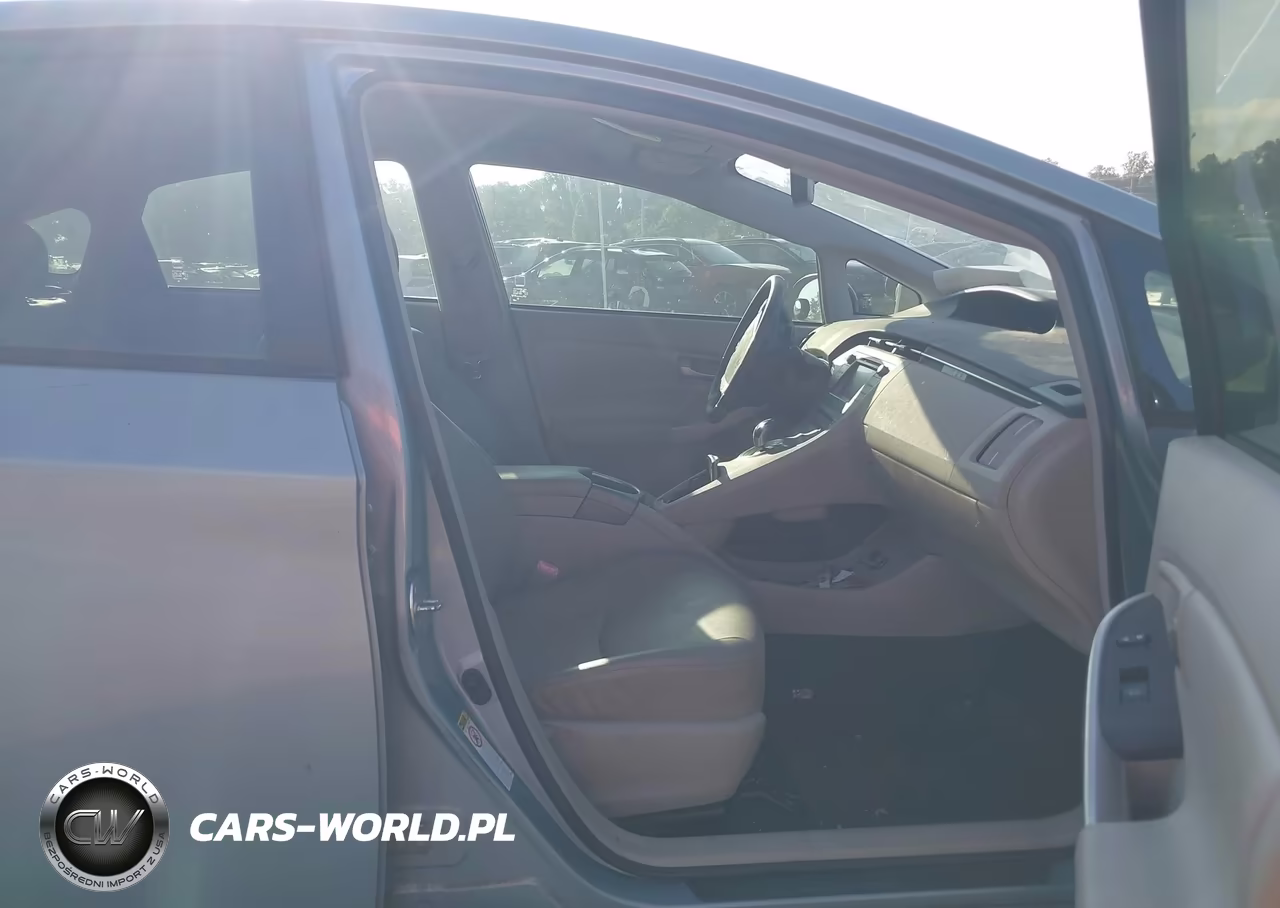 2013 Toyota Prius Four VIN:JTDKN3DU5D1667557 - 5