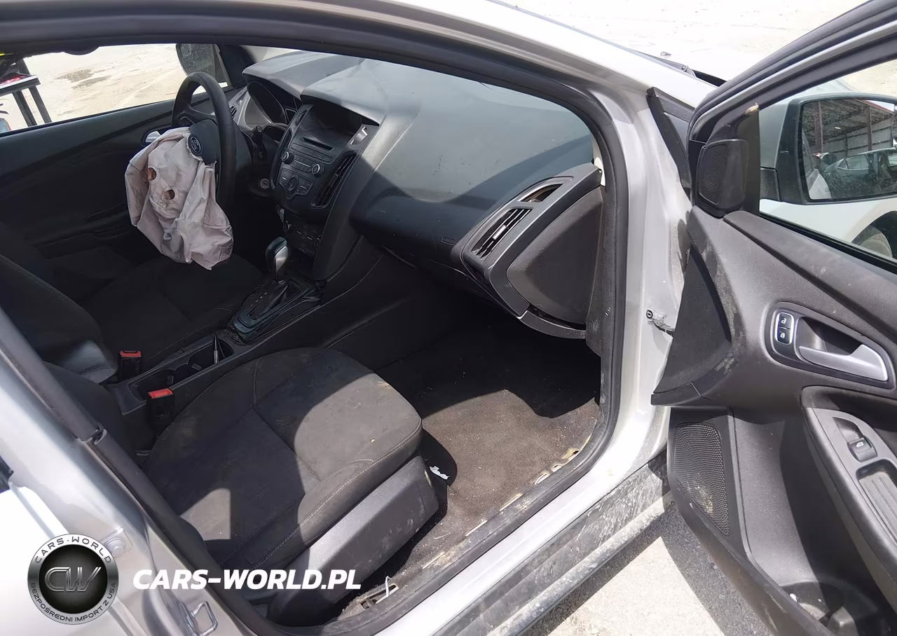 2017 Ford Focus Se VIN:1FADP3K23HL284348 - 5