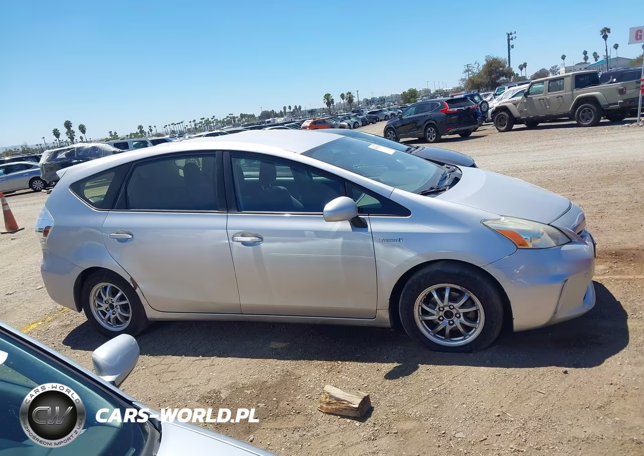 2014 Toyota Prius V Three VIN:JTDZN3EUXEJ002586 - 13