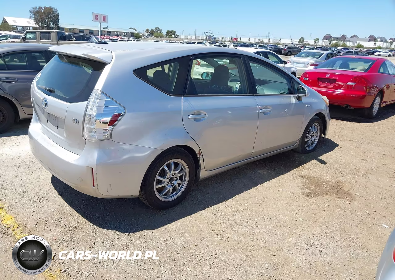 2014 Toyota Prius V Three VIN:JTDZN3EUXEJ002586 - 4