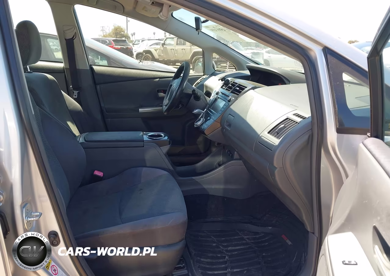 2014 Toyota Prius V Three VIN:JTDZN3EUXEJ002586 - 5