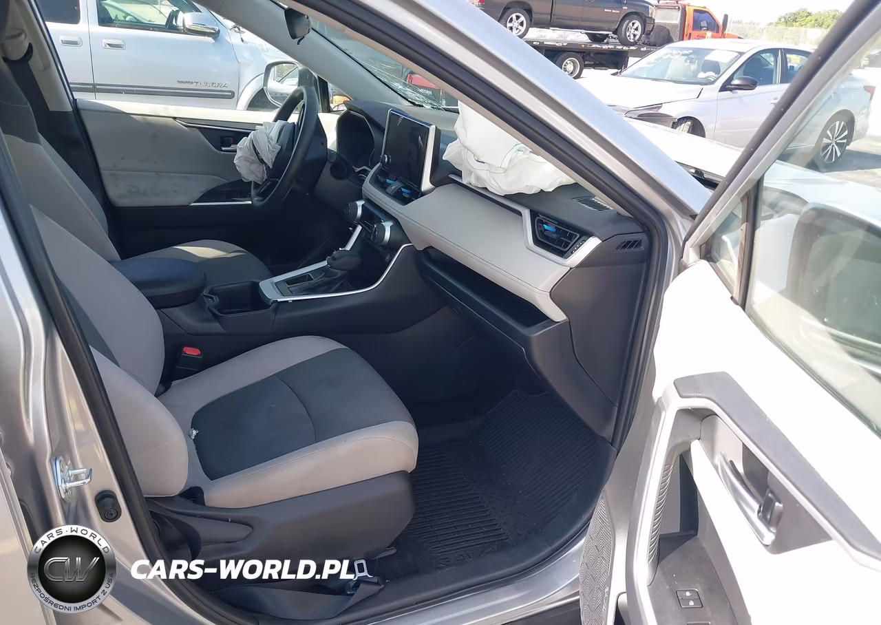 2025 Toyota Rav4 Xle VIN:2T3W1RFV0SC306596 - 5