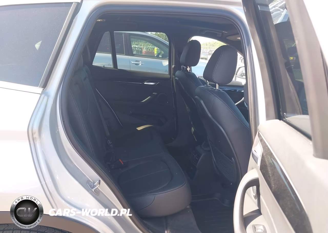 2018 BMW X1 xDrive28I VIN:WBXHT3C33J5K25263 - 8
