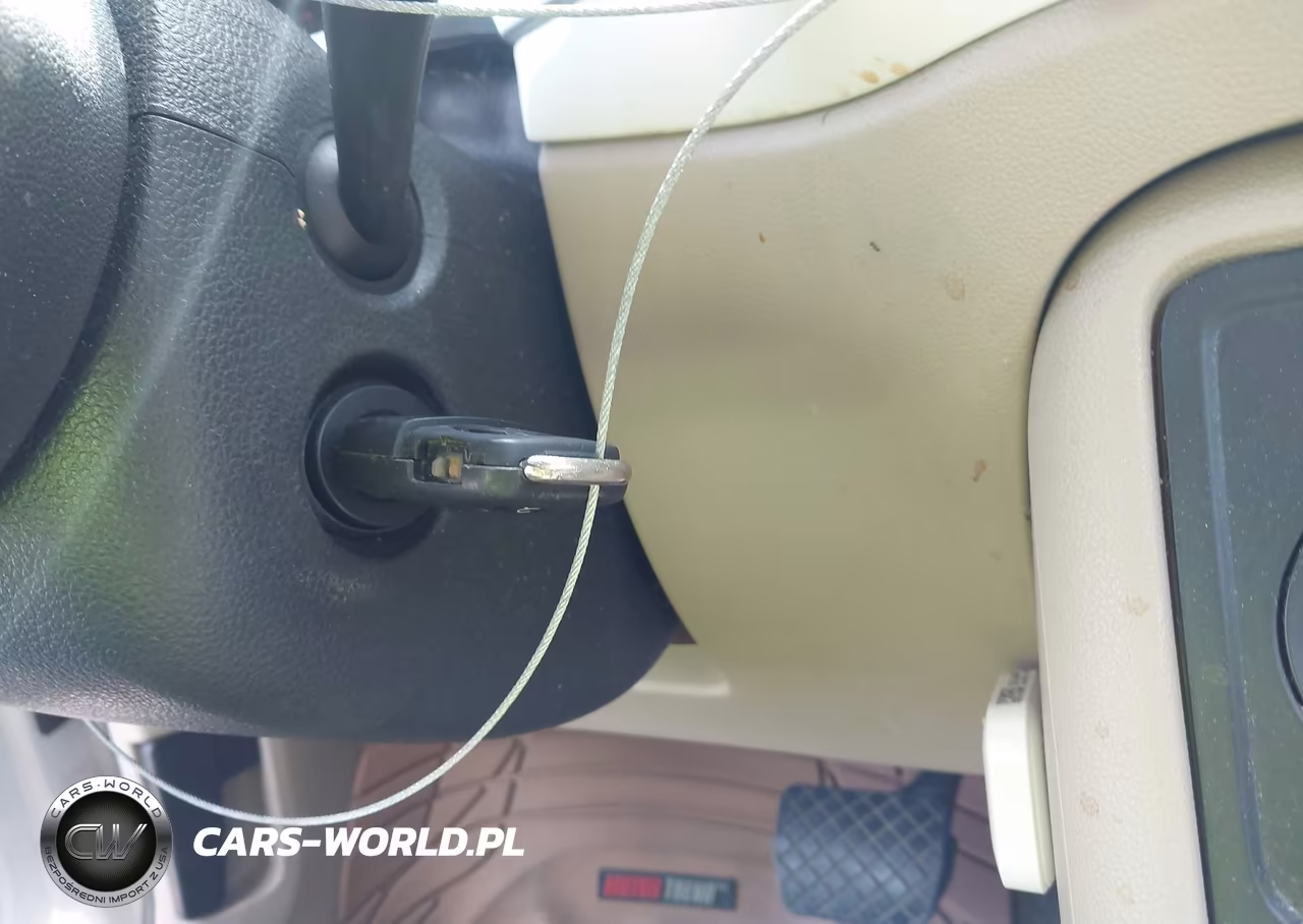 2013 Volkswagen Beetle 2.5L VIN:3VWJX7AT0DM678121 - 11