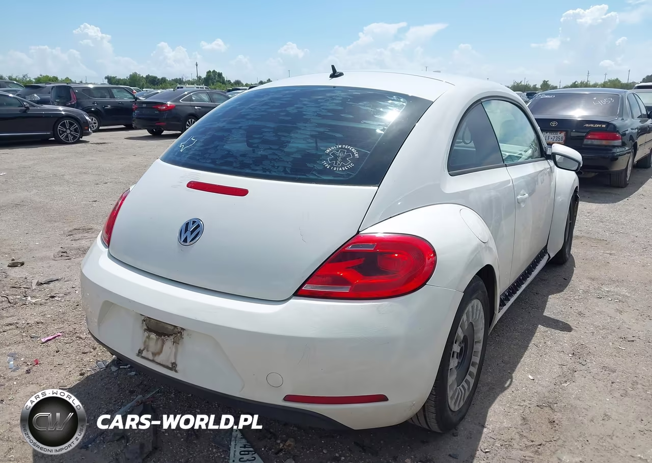 2013 Volkswagen Beetle 2.5L VIN:3VWJX7AT0DM678121 - 4