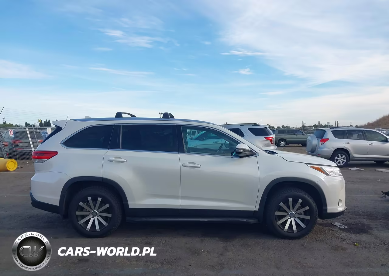 2019 Toyota Highlander Xle VIN:5TDJZRFH7KS608657 - 13