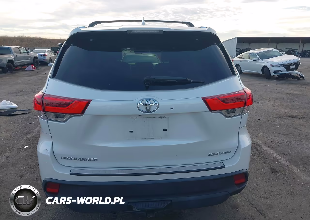 2019 Toyota Highlander Xle VIN:5TDJZRFH7KS608657 - 16