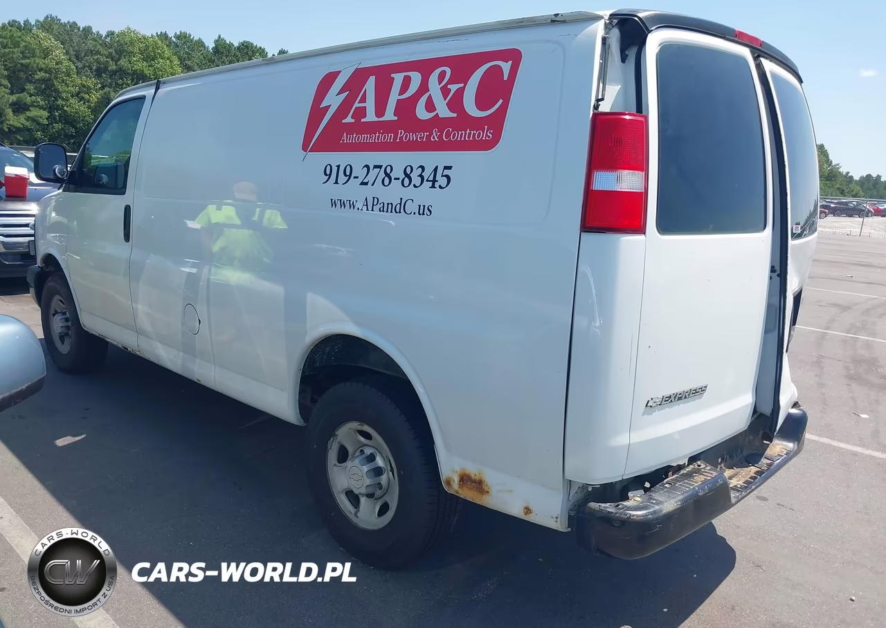 2007 Chevrolet Express Cargo Van Work Van VIN:1GCHG35U571106931 - 3
