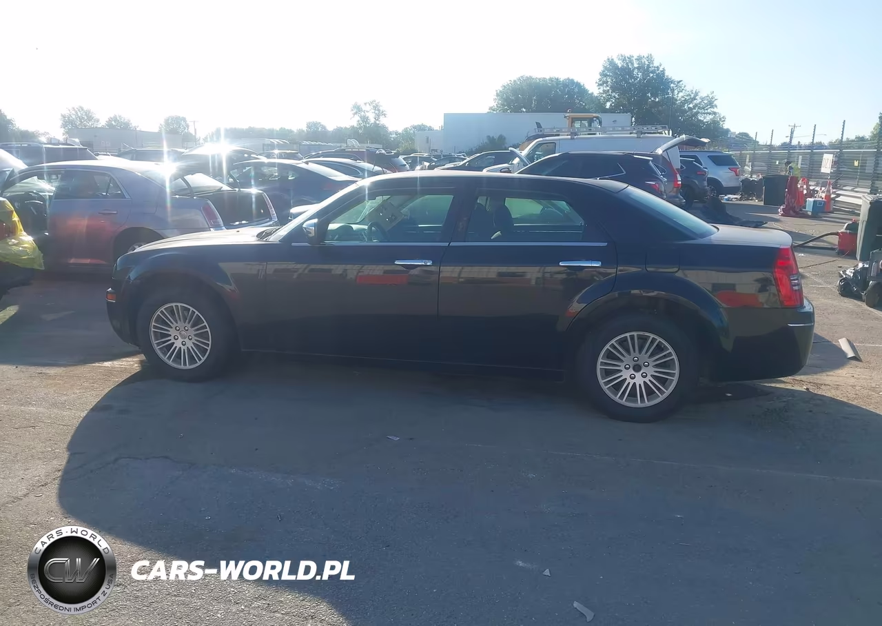 2010 Chrysler 300 Touring Plus VIN:2C3CA1CV8AH258680 - 14