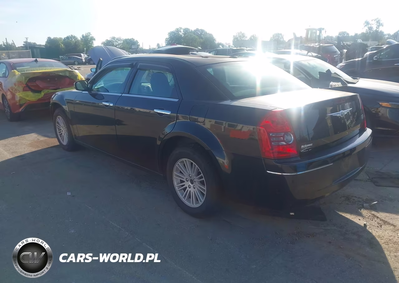 2010 Chrysler 300 Touring Plus VIN:2C3CA1CV8AH258680 - 3