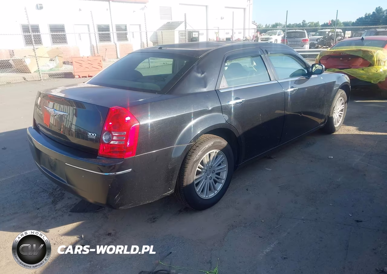 2010 Chrysler 300 Touring Plus VIN:2C3CA1CV8AH258680 - 4