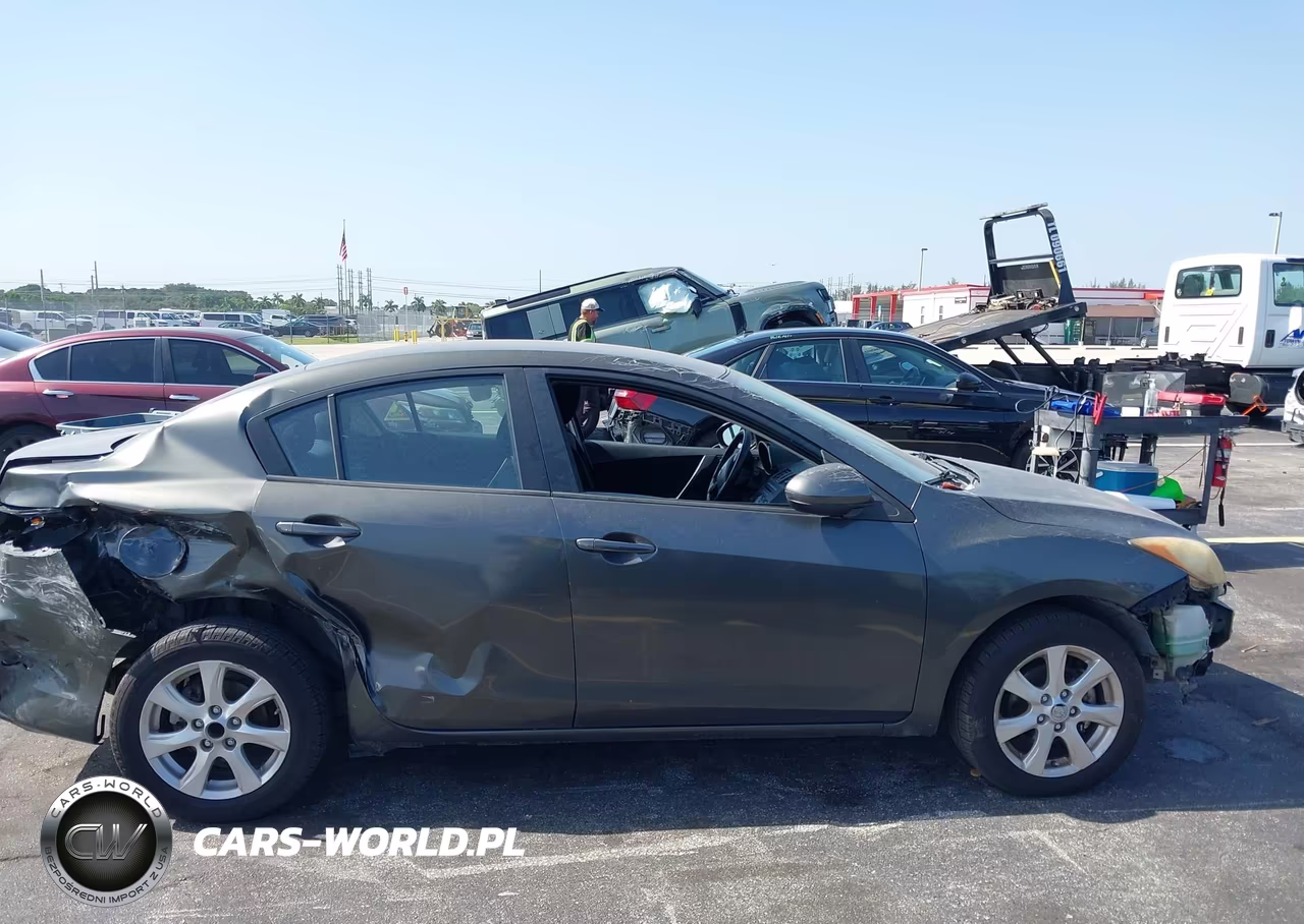 2011 Mazda Mazda3 I Touring VIN:JM1BL1VF8B1362125 - 13