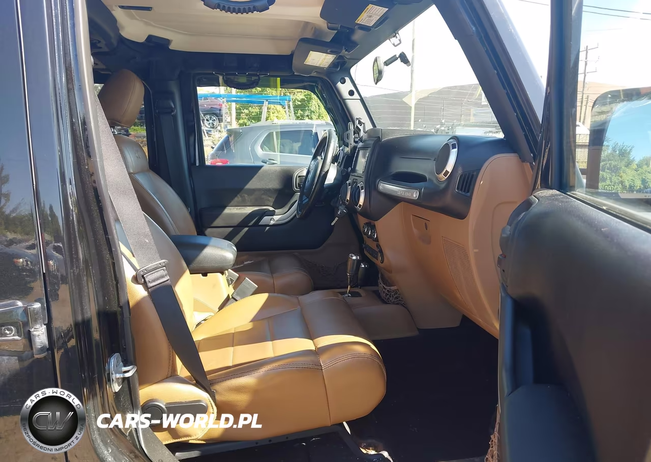 2012 Jeep Wrangler Unlimited Rubicon VIN:1C4BJWFGXCL125331 - 5