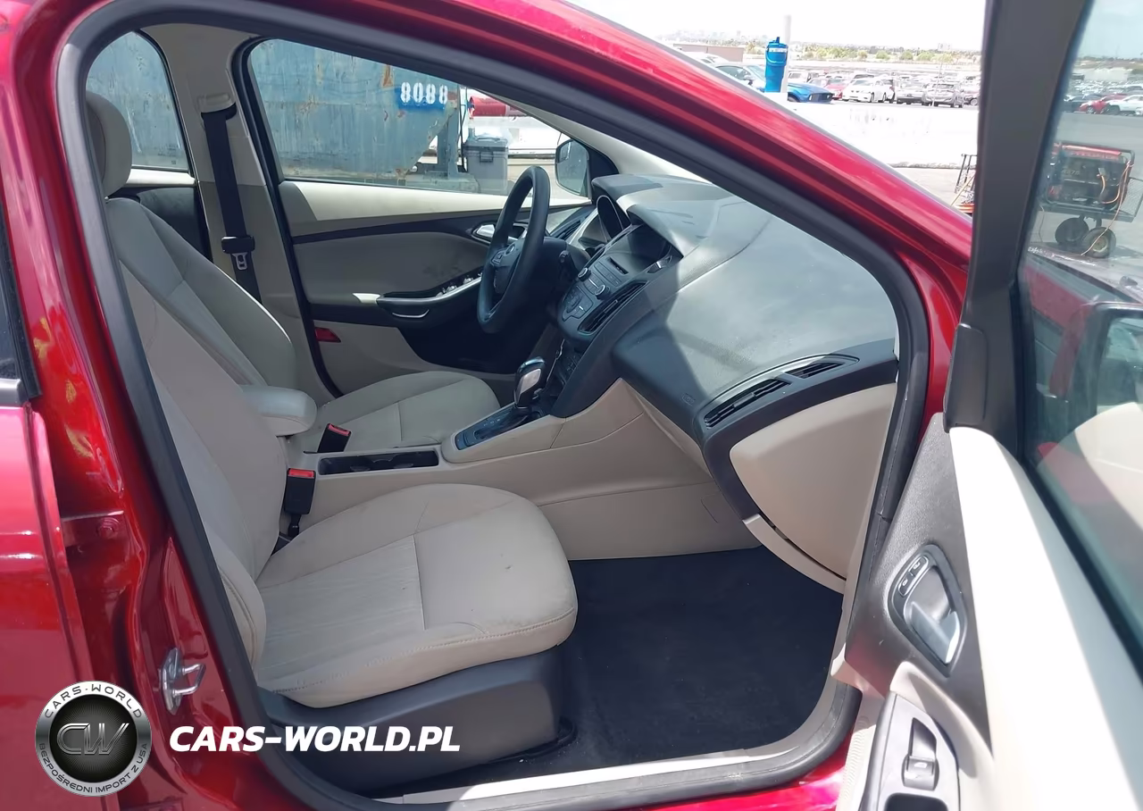 FORD FOCUS SE VIN:1FADP3K29FL378196 - 5