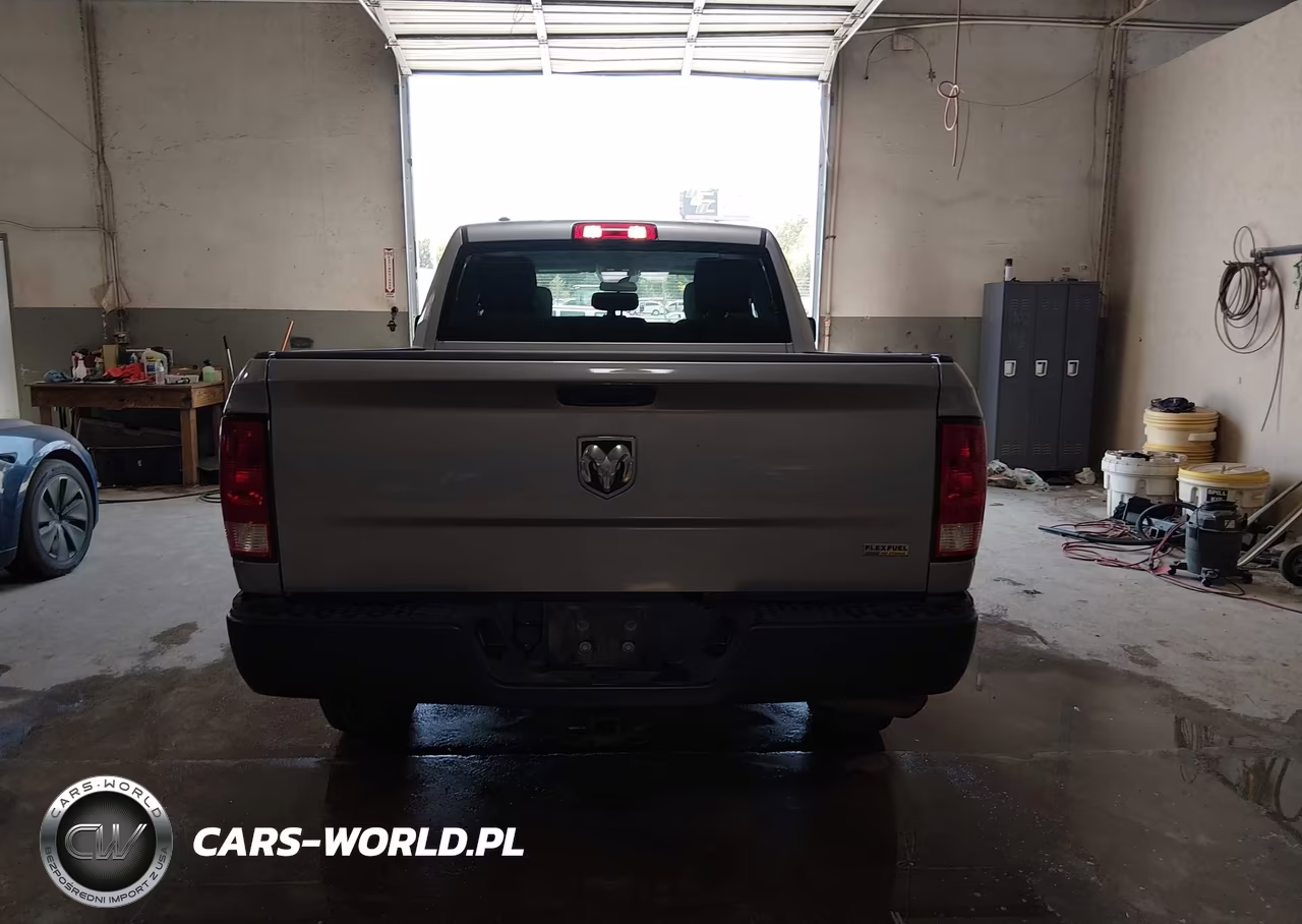 2019 Ram 1500 Classic Tradesman 4X2 6'4 Box VIN:1C6RR6FG7KS643738 - 18