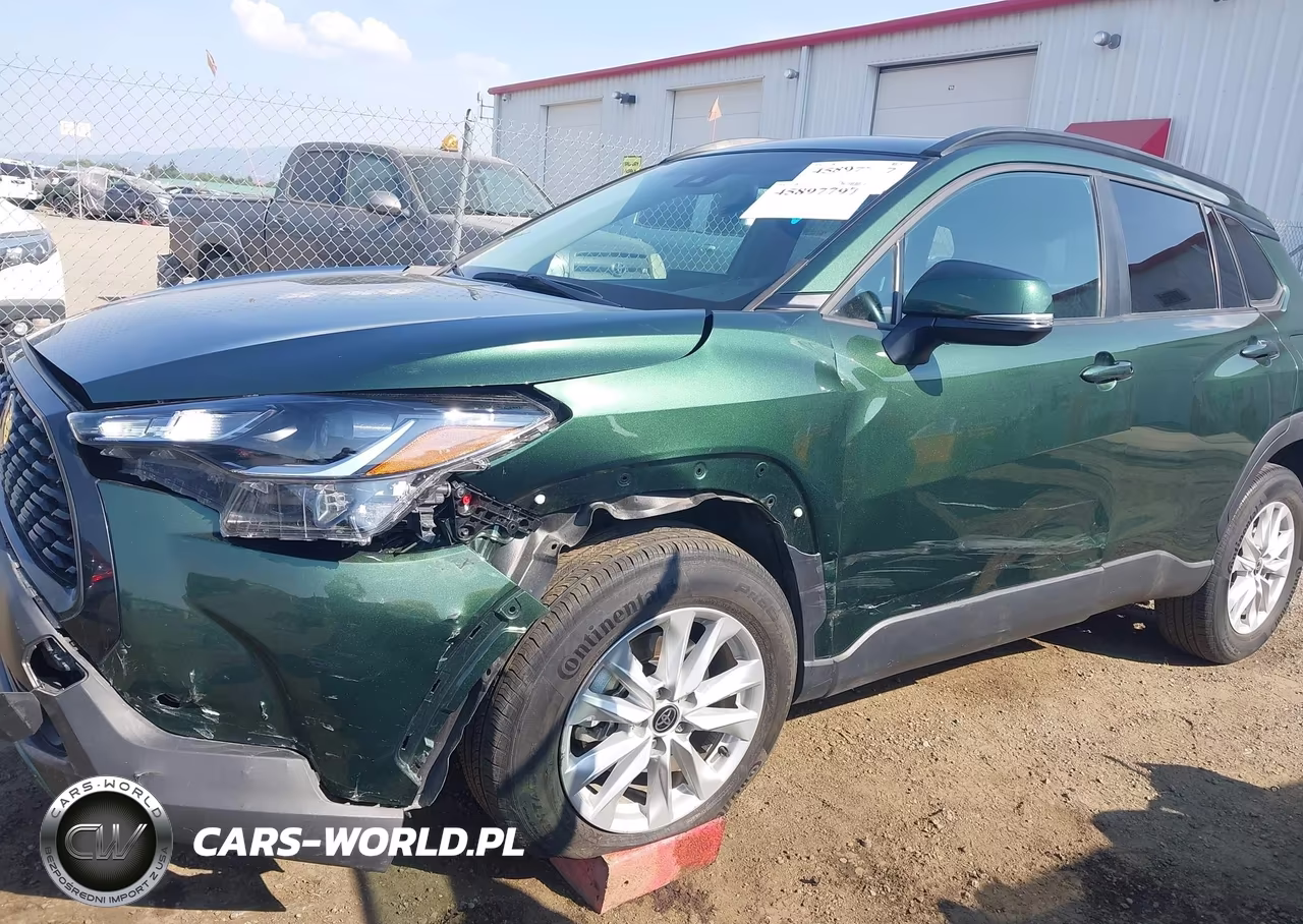 2022 Toyota Corolla Cross Le VIN:7MUBAABG2NV003157 - 18