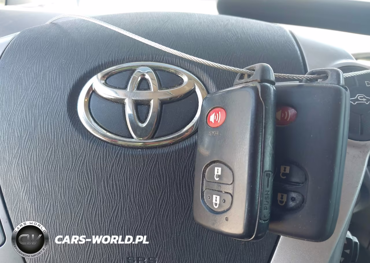 2013 Toyota Prius Two VIN:JTDKN3DU2D5633391 - 11